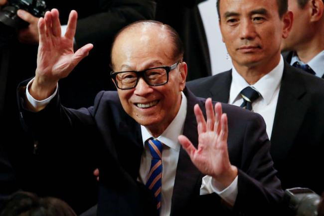 李嘉诚港口尚未卖成 长和利润暴跌92%