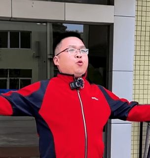 连亏3年半  董事长要求月薪200万 投资人:罢免他
