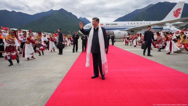 习近平亮相拉萨 健康与权势的双重宣示