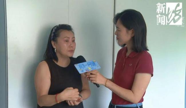 汗毛竖起 上海女子卧室墙上惊现3个洞 正对着床
