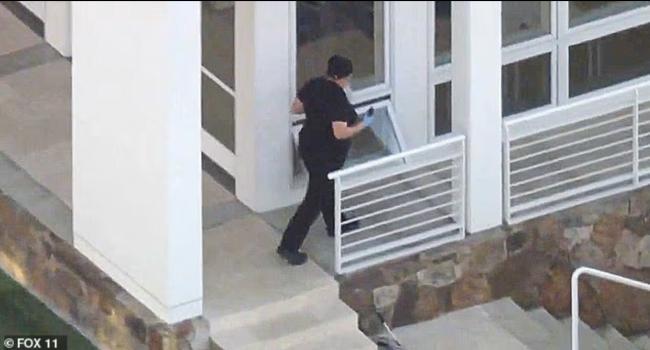 LA豪宅惨案 70岁亚裔富豪疑枪杀妻女后自尽 LA豪宅惨案 70岁亚裔富豪疑枪杀妻女后自尽