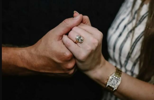 刚刚! 顶流巨星Taylor Swift官宣订婚 川普祝福 刚刚! 顶流巨星Taylor Swift官宣订婚 川普祝福