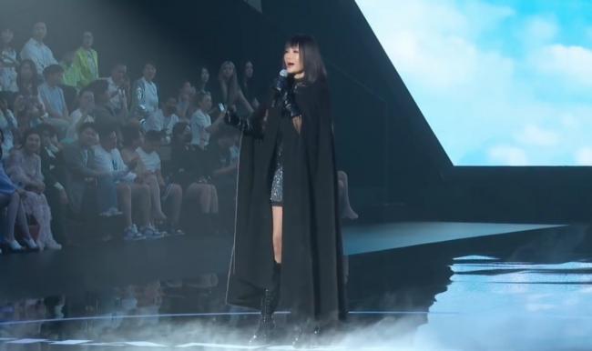 56岁张咪舌癌术后287天重返舞台: 唱歌无歌词只旋律! 三度患癌, 切掉半个舌头 56岁张咪舌癌术后287天重返舞台: 唱歌无歌词只旋律! 三度患癌, 切掉半个舌头