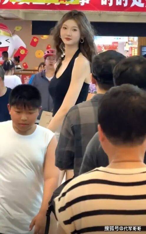 女孩身高2.26米，貌美如花，妈妈却发愁