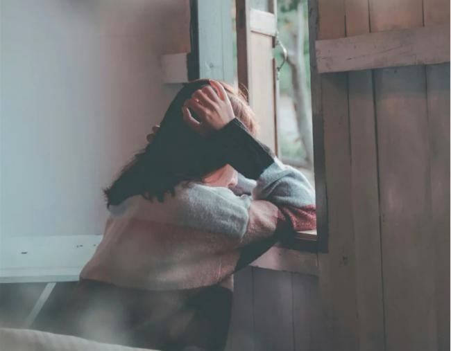 女子每月节省生活费给母亲 5年后发现真相崩溃了