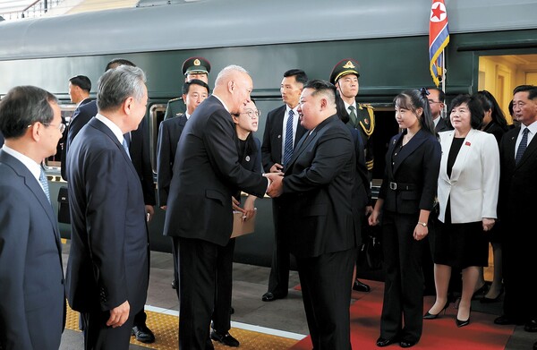 金正恩抵北京！女儿金朱爱随行 蔡奇王毅迎接