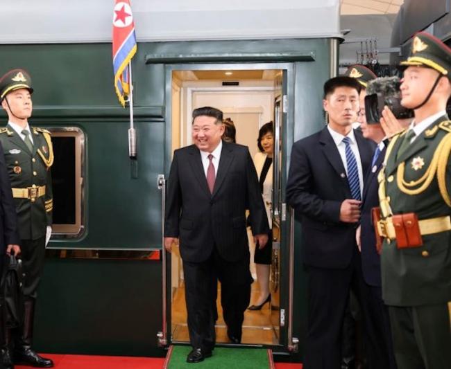 金正恩抵北京！女儿金朱爱随行 蔡奇王毅迎接