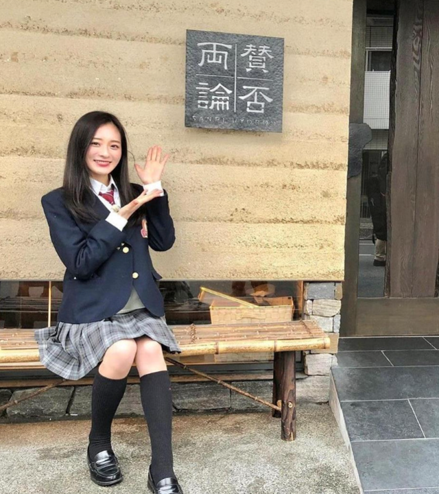 东大校花下海拍大尺度写真 才貌双全靠脱成名？