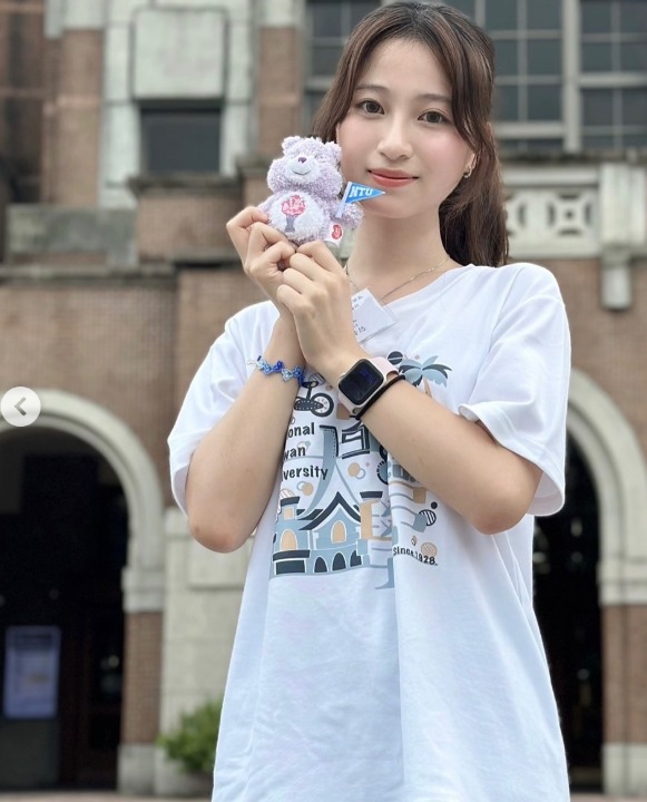 女学霸美照曝光 2万人朝圣 女学霸美照曝光 2万人朝圣