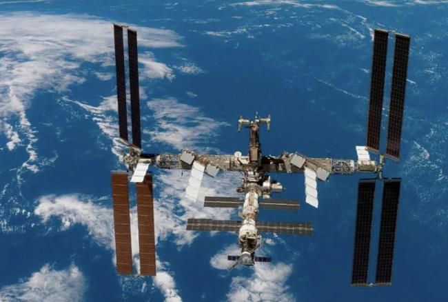 国际太空站8掠过石家庄上空 肉眼可见 国际太空站8掠过石家庄上空 肉眼可见
