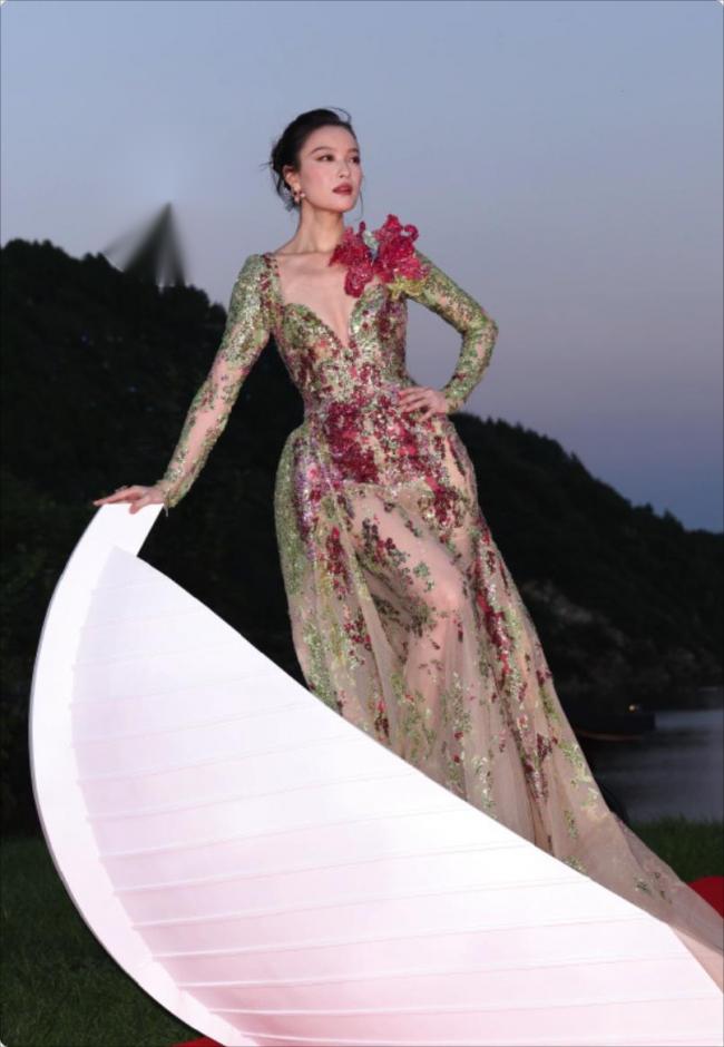 北京这一夜:刘涛葫芦身材抢镜 董洁翻车 北京这一夜:刘涛葫芦身材抢镜 董洁翻车