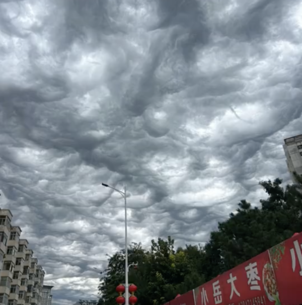 辽宁上空惊现诡异云层 网友：像恶魔之眼