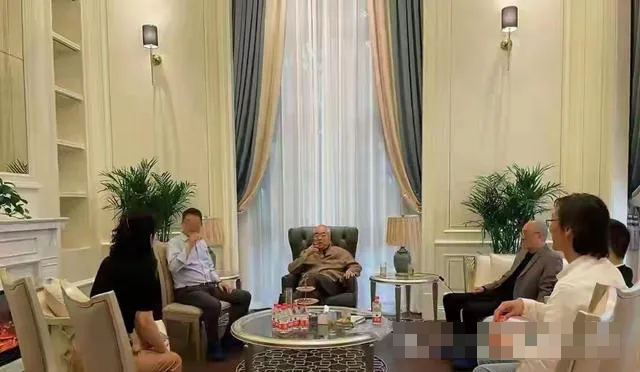范曾现身？与徐萌搬超豪别墅 楼底8米巨厅照曝光