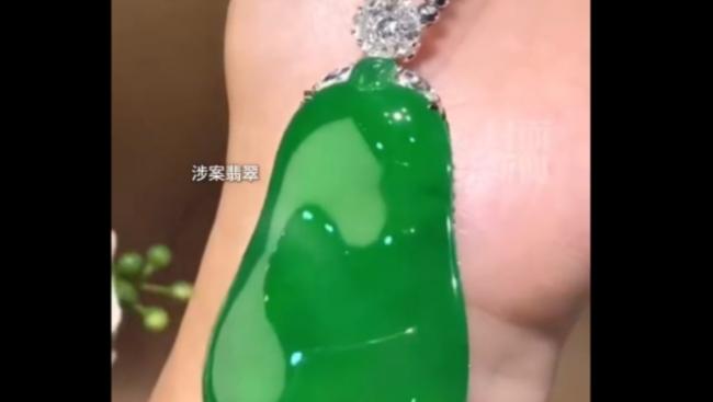268万翡翠标错价按26.8万卖出  商家傻眼