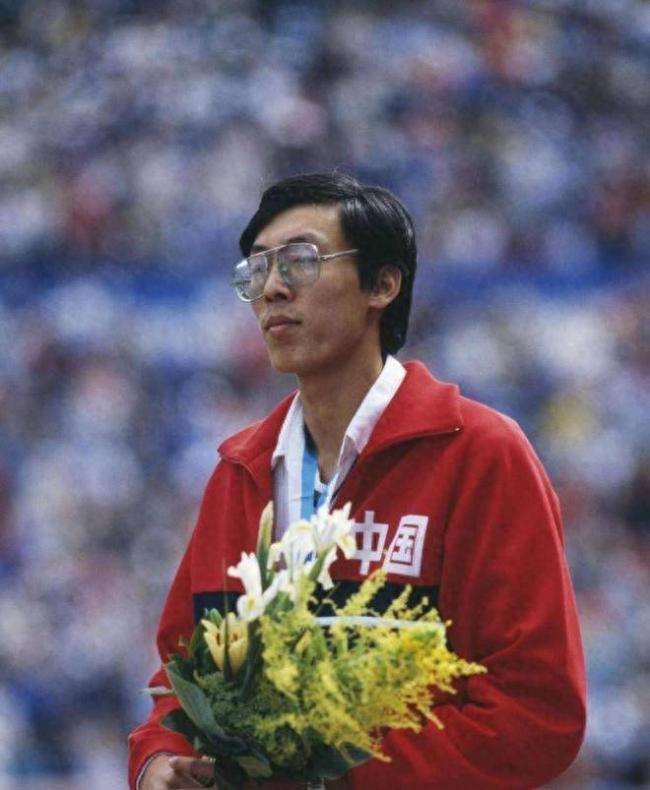 妻儿定居美国 跳高王子朱建华现状