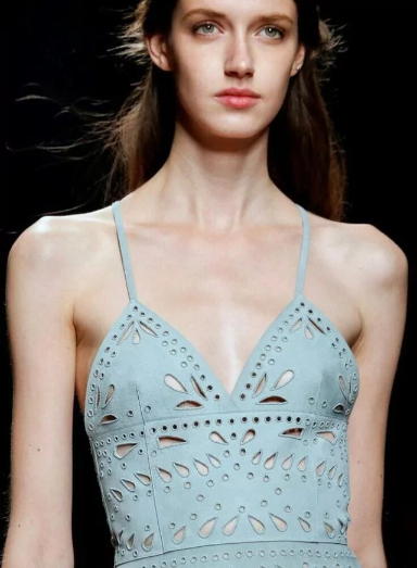 她才是真正的“贵族高级脸” 颜值堪比赫本 她才是真正的“贵族高级脸” 颜值堪比赫本