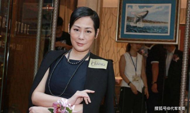 59岁香港著名歌星被曝送ICU急救，23岁儿子痛哭