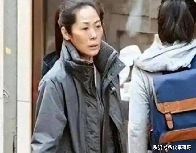 59岁香港著名歌星被曝送ICU急救，23岁儿子痛哭