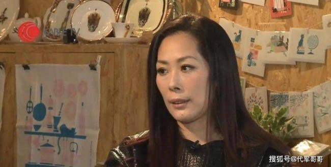 59岁香港著名歌星被曝送ICU急救，23岁儿子痛哭