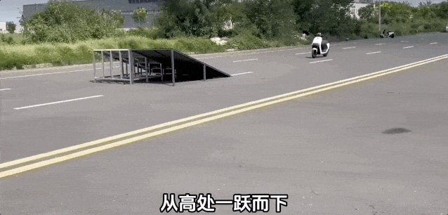 &#8203;九号，县城有钱人真正买爆的豪车