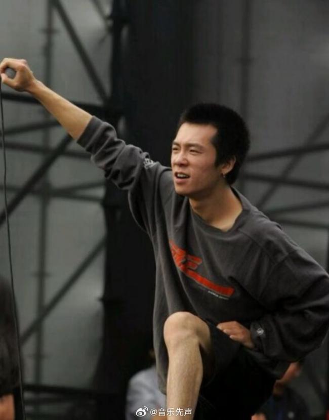 中国知名摇滚歌手去世 长年酗酒被乐队终止合作
