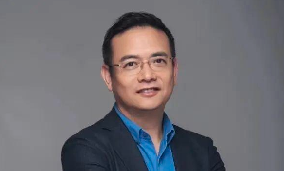 炸锅：中国私募大佬突变“香港居民” 卸任职务