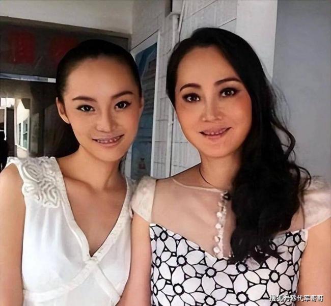 她抛弃重病丈夫 55岁嫁小8岁老外 如今怎样了