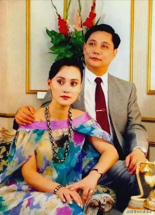 她抛弃重病丈夫 55岁嫁小8岁老外 如今怎样了