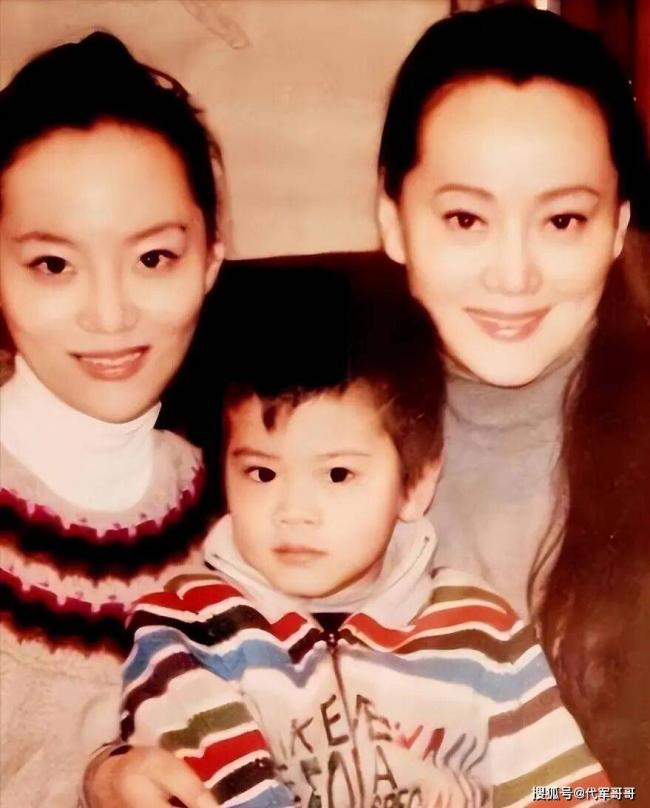 她抛弃重病丈夫 55岁嫁小8岁老外 如今怎样了