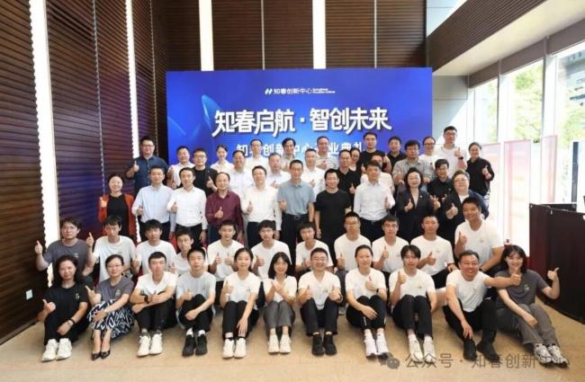 马云之后，这位互联网大佬也回到中国