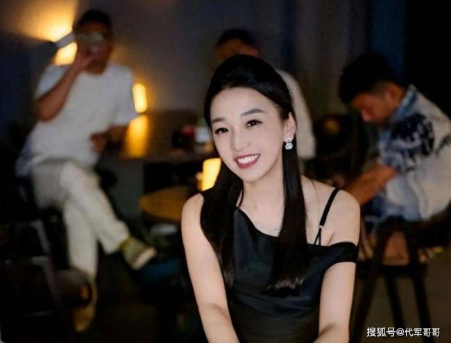 青岛保时捷女销冠报警，她到底经历了什么