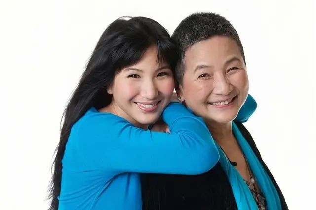 香港知名女星举家移居非洲 混血儿子颜值高 香港知名女星举家移居非洲 混血儿子颜值高