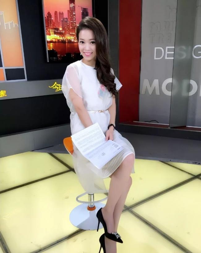 她曾是东方卫视台柱子 离婚后独自带儿子生活 她曾是东方卫视台柱子 离婚后独自带儿子生活
