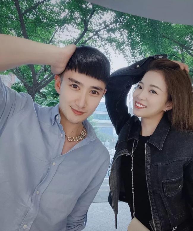 她曾是东方卫视台柱子 离婚后独自带儿子生活 她曾是东方卫视台柱子 离婚后独自带儿子生活