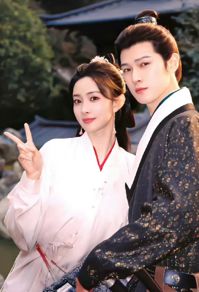 顶流男星被曝连续4晚在知名女星家过夜 顶流男星被曝连续4晚在知名女星家过夜