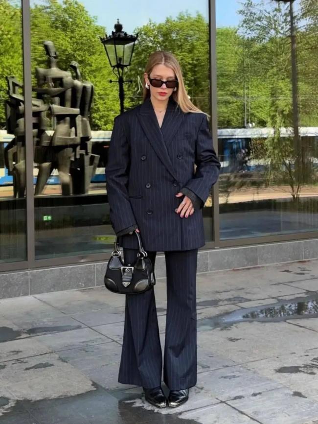 强势有脑:2025 穿搭新法则 智慧型格这样穿出来 强势有脑:2025 穿搭新法则 智慧型格这样穿出来