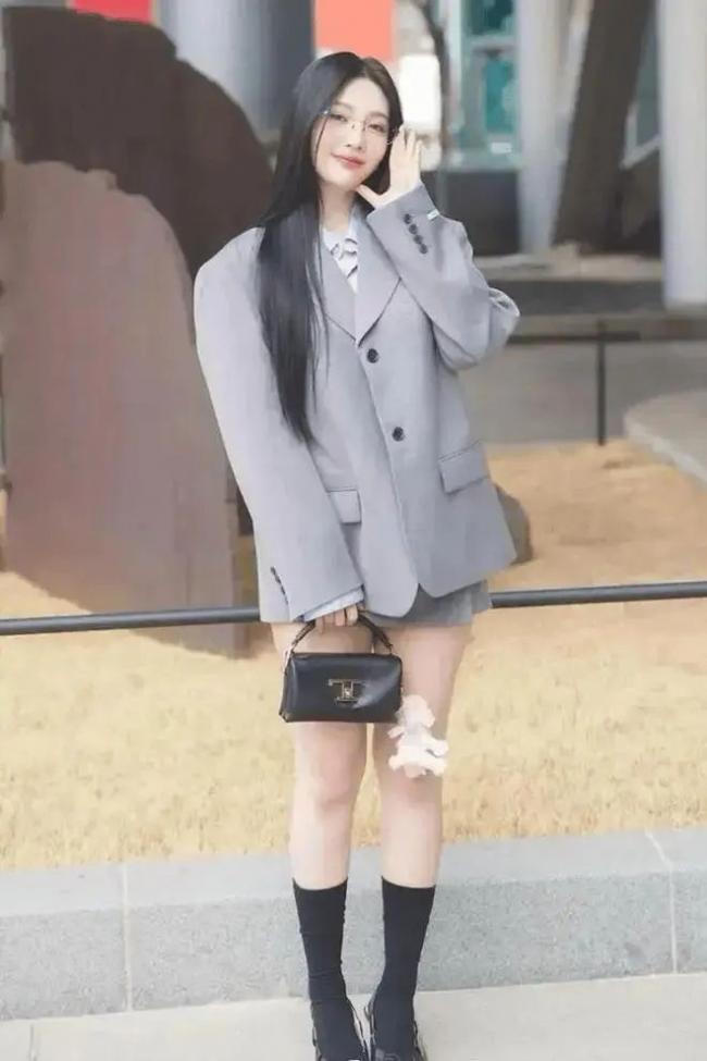 强势有脑:2025 穿搭新法则 智慧型格这样穿出来 强势有脑:2025 穿搭新法则 智慧型格这样穿出来