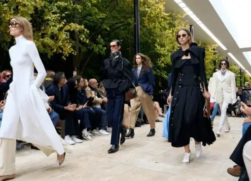 强势有脑:2025 穿搭新法则 智慧型格这样穿出来 强势有脑:2025 穿搭新法则 智慧型格这样穿出来