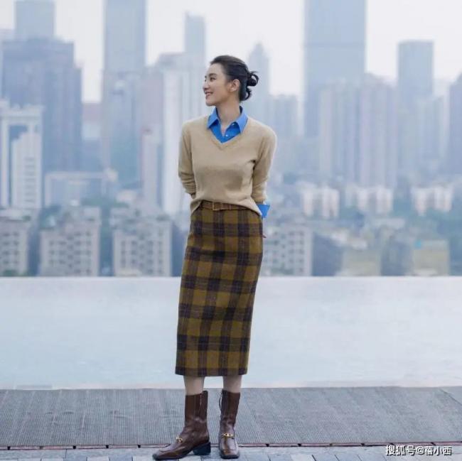 被宋佳惊艳到了 衬衫叠穿不配裤子、乐福鞋 被宋佳惊艳到了 衬衫叠穿不配裤子、乐福鞋