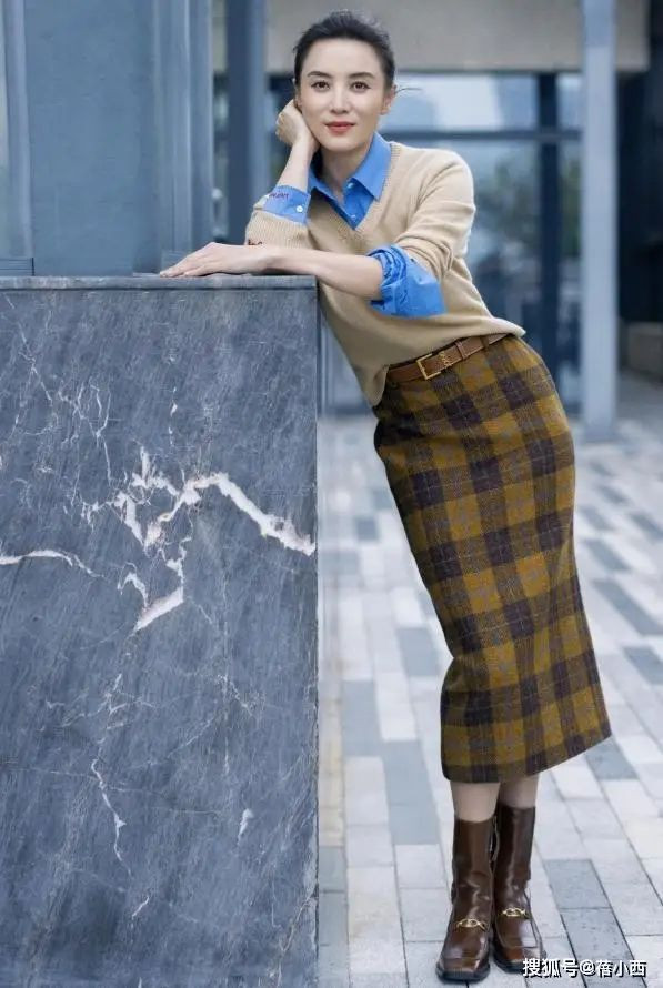 被宋佳惊艳到了 衬衫叠穿不配裤子、乐福鞋 被宋佳惊艳到了 衬衫叠穿不配裤子、乐福鞋