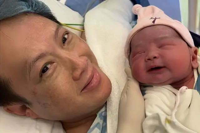 恭喜!香港知名男星58岁妻子剖腹生二胎 恭喜!香港知名男星58岁妻子剖腹生二胎