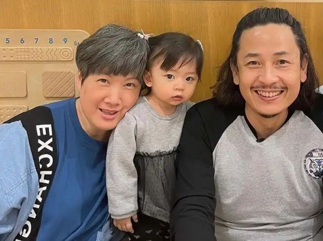 恭喜!香港知名男星58岁妻子剖腹生二胎 恭喜!香港知名男星58岁妻子剖腹生二胎