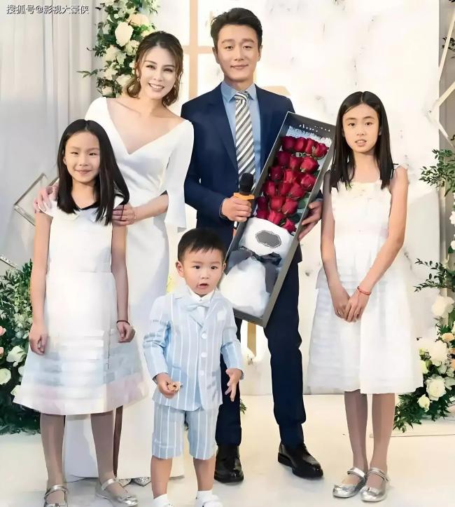 佟大为的基因太强大了 两女一儿长得像爸爸 佟大为的基因太强大了 两女一儿长得像爸爸