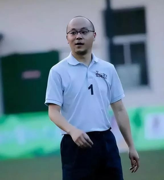 57岁窦唯瘦身成功 曾经一度胖到认不出 57岁窦唯瘦身成功 曾经一度胖到认不出