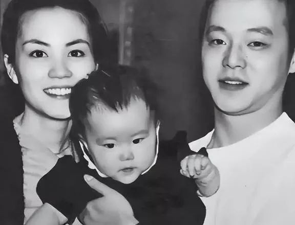 57岁窦唯瘦身成功 曾经一度胖到认不出 57岁窦唯瘦身成功 曾经一度胖到认不出