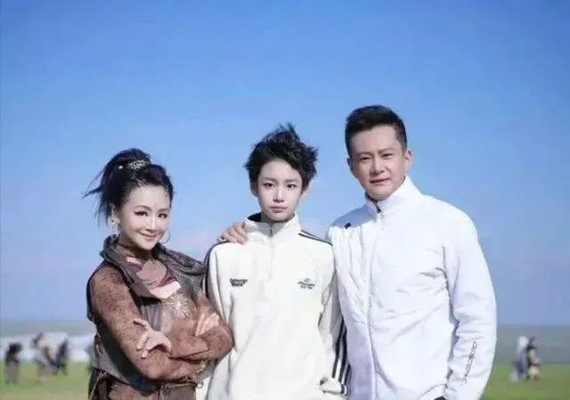 曹颖自曝患焦虑症20年 55岁老公看着比她年轻 曹颖自曝患焦虑症20年 55岁老公看着比她年轻