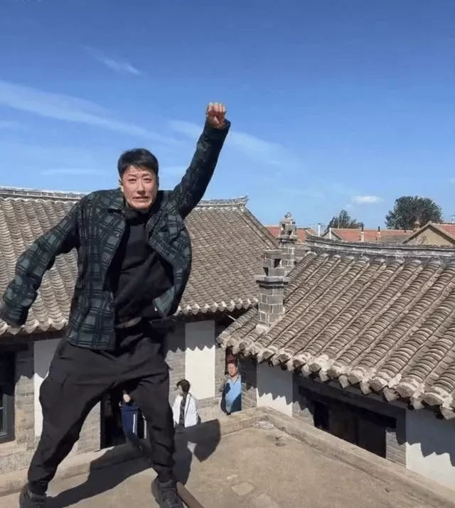 于震:回山东老家定居 青砖瓦房四合院引热议 于震:回山东老家定居 青砖瓦房四合院引热议