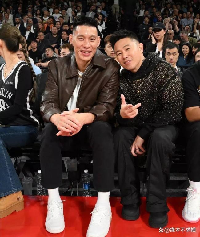 成龙被指不尊重马云 合影不带他还忽略他搭讪 成龙被指不尊重马云 合影不带他还忽略他搭讪