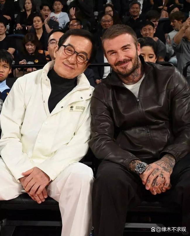 成龙被指不尊重马云 合影不带他还忽略他搭讪 成龙被指不尊重马云 合影不带他还忽略他搭讪