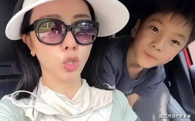 从央视一姐到带货主播 李思思如今怎样了? 从央视一姐到带货主播 李思思如今怎样了?